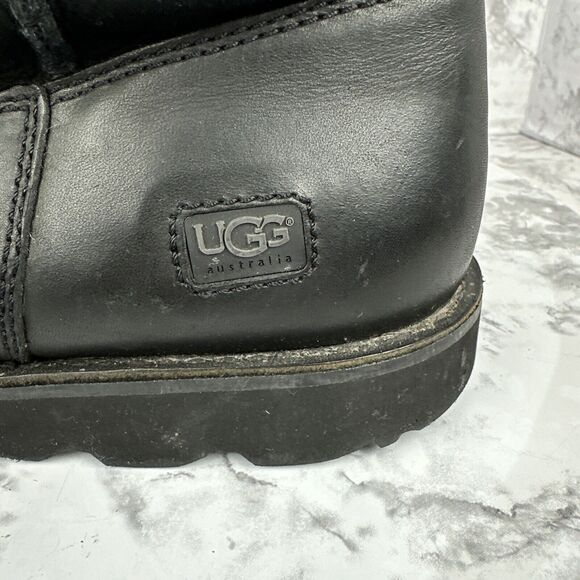 UGG Mens Wrangell Boots Size 8.5 Black Leather Shearing Lined Vibram Lug Sole - Picture 4 of 8